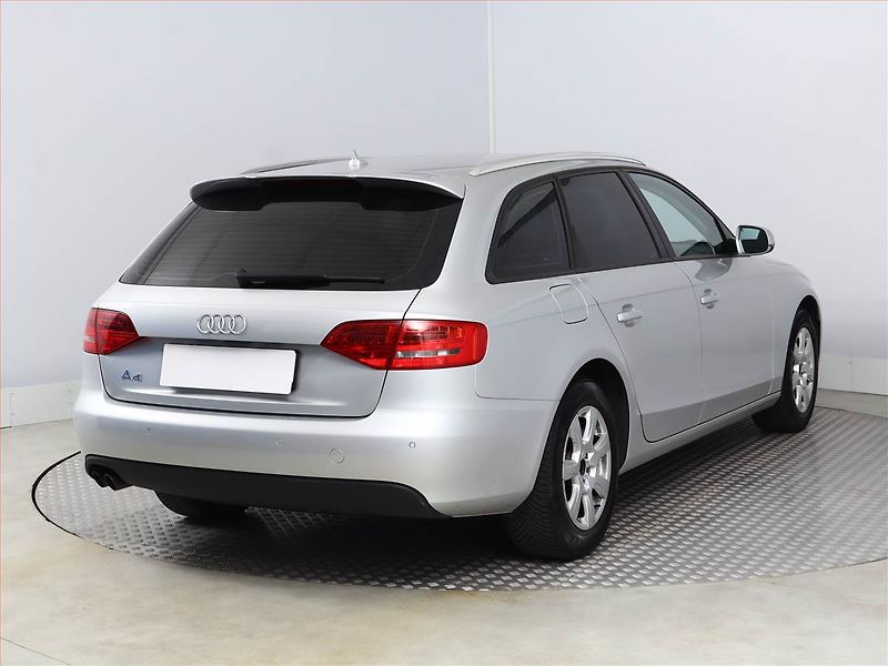Audi A4 (2012) 2.0 TDI, Xenony, Tempomat - fotka 5 z 16