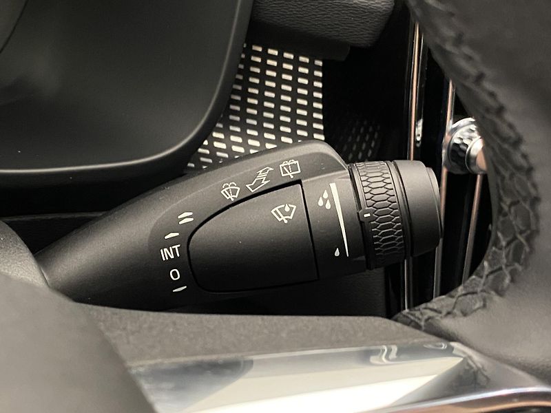 Volvo XC40 B4 AWD DARK PLUS AUT CZ - fotka 23 z 58