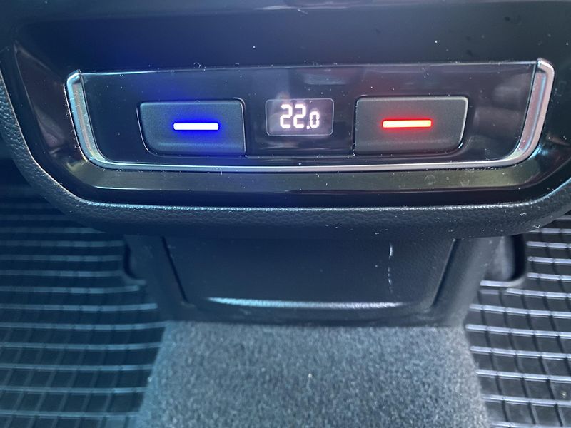 Volkswagen Passat (2019) 2,0 TDi Comfortline  - fotka 19 z 49
