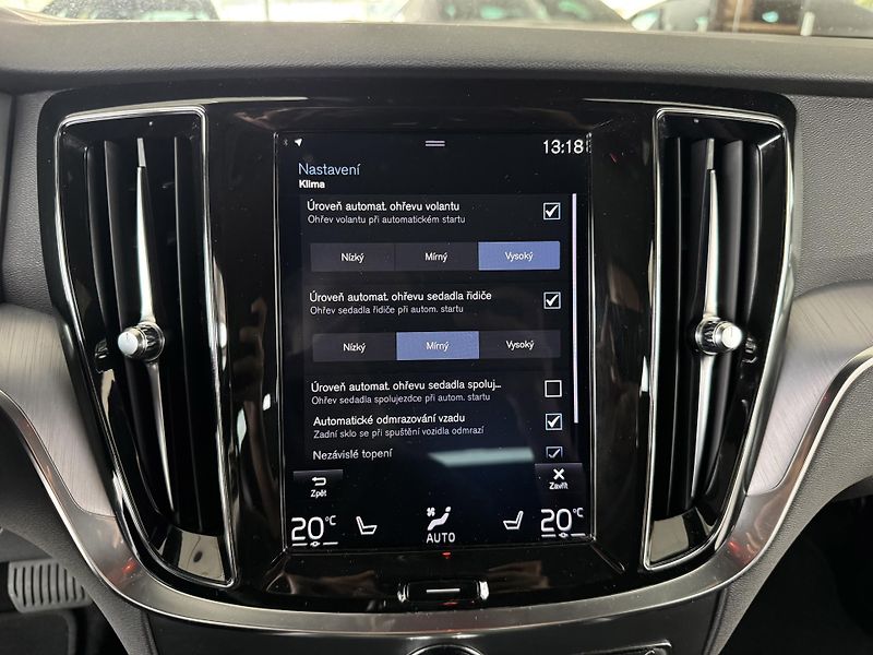 Volvo V60 D3 AUT*110kW*LED*KeyLess*DPH - fotka 22 z 34