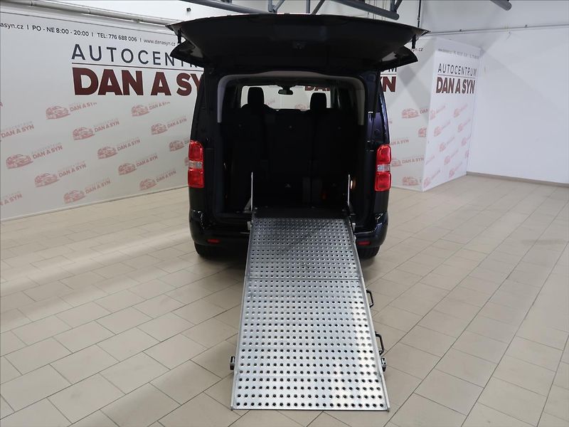 Toyota ProAce Verso 2,0 D-4D Family 1.maj. 8 míst - fotka 8 z 37