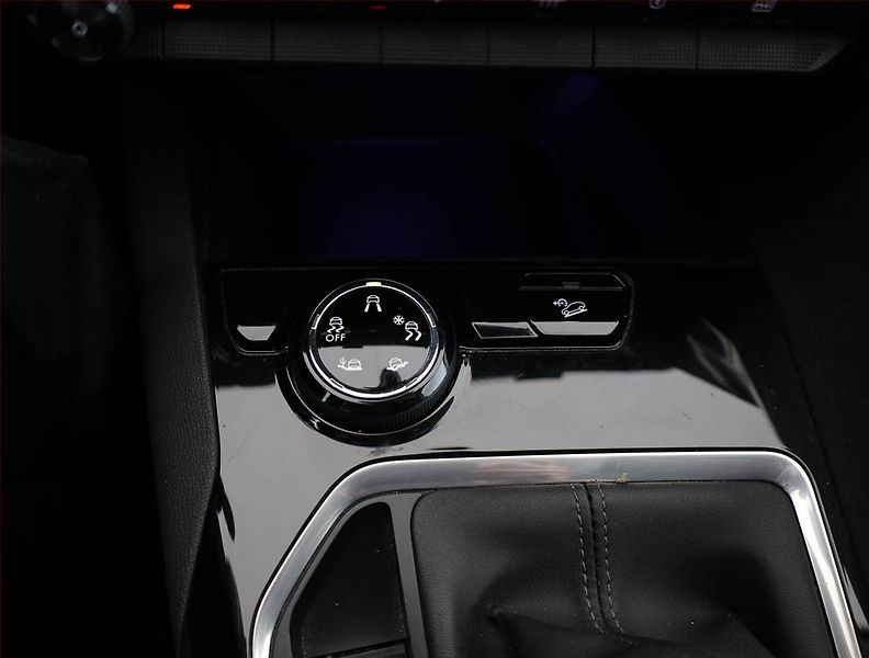 Peugeot 5008 (2018) 2.0 BlueHDi, Kůže, Navi - fotka 12 z 20