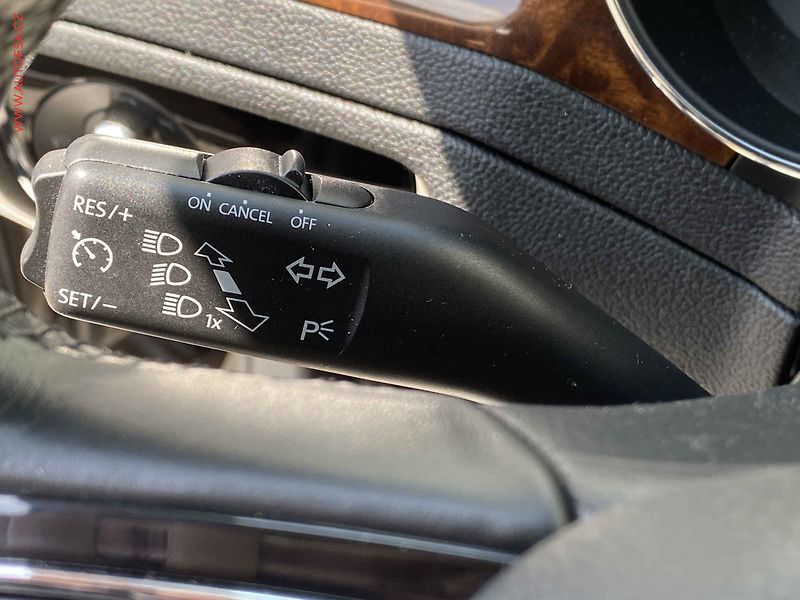 Škoda Superb (2015) 2.0TDi, ČR, AC, bixen, park - fotka 15 z 19