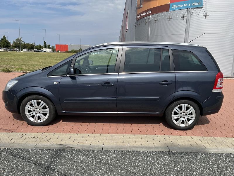 Opel Zafira 1.8 i Cosmo Automat 7 Míst - fotka 8 z 32
