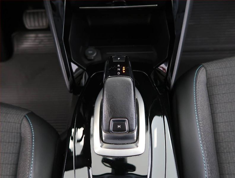 Peugeot 2008 (2022) 1.2 PureTech, Automat, ČR - fotka 13 z 25