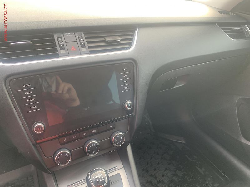 Škoda Octavia (2018) 1.4 TSi, 2.maj,ČR, Ambition - fotka 14 z 20