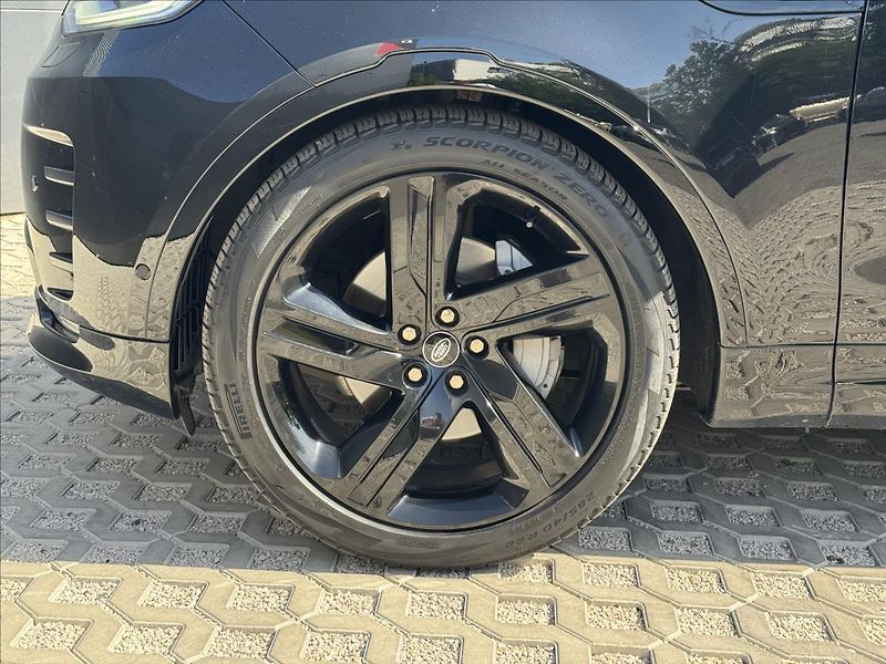 Land Rover Discovery 3,0 D300 R-Dynamic HSE AT AWD - fotka 31 z 36