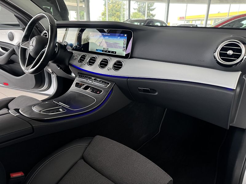 Mercedes-Benz Třídy E 300e 235kW*Webasto*Tažné*DPH - fotka 13 z 41