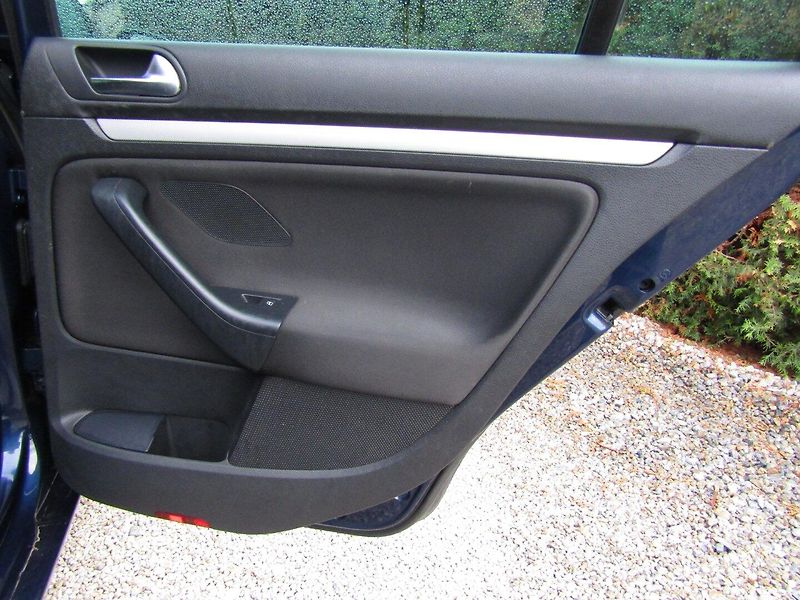 Volkswagen Golf (2012) 1.2 TSI 77kW - fotka 24 z 33