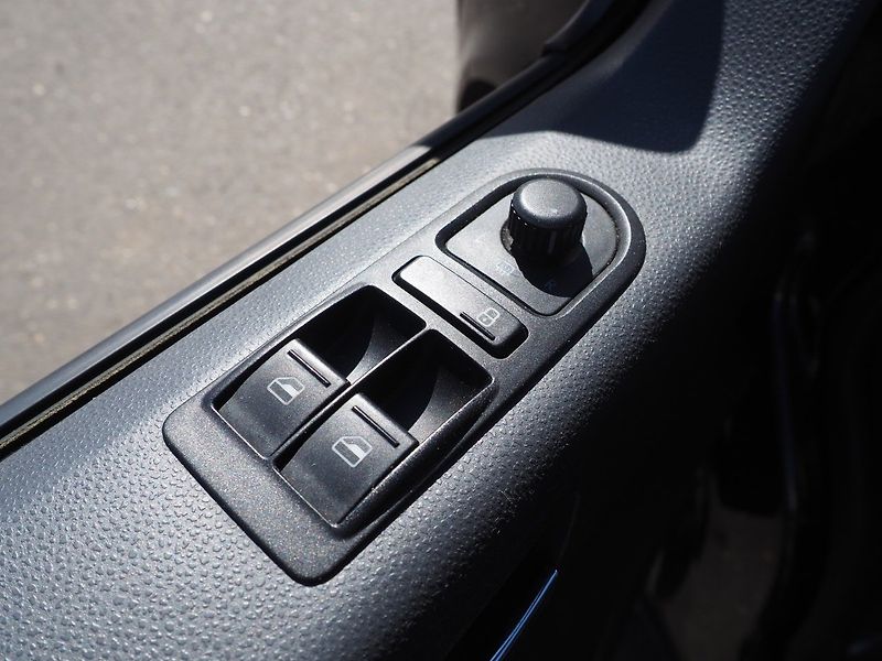 Volkswagen Multivan (2015) 2.0 TDI, 103 kW, 6 míst - fotka 16 z 39