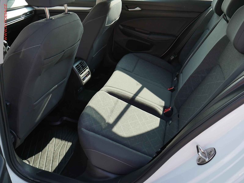 Volkswagen Golf (2023) 1.0TSi, 2.maj,ČR, Life, LED - fotka 10 z 18
