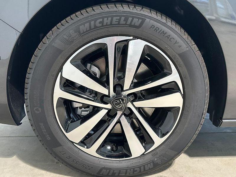 Peugeot Traveller (2026) Allure L2 2.2 BlueHDi 180 EAT8 - fotka 13 z 28