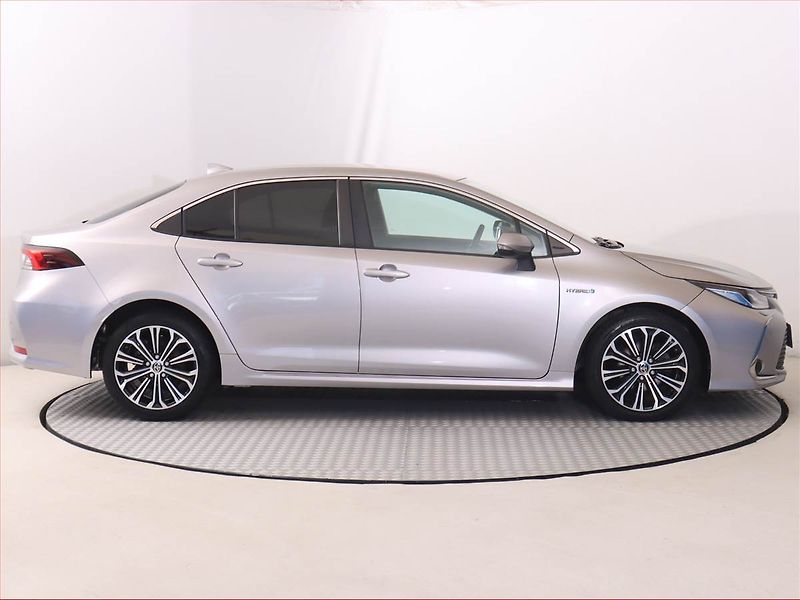 Toyota Corolla (2022) Comfort 1.8 Hybrid, Automat - fotka 6 z 21