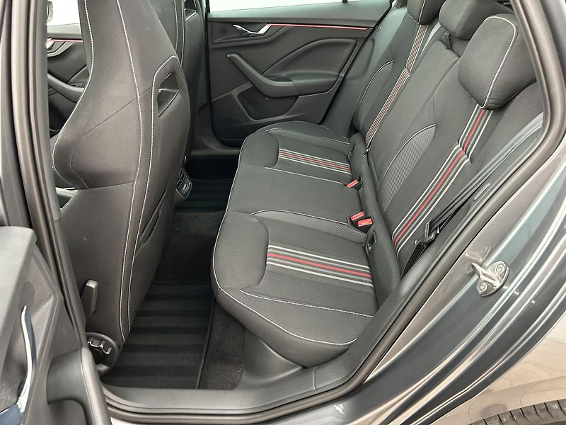 Škoda Kamiq 1.0 TSI Monte Carlo - fotka 24 z 30