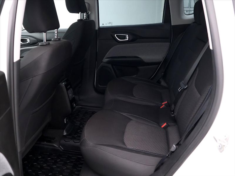 Jeep Compass 1,3 MultiAir 96kW Night Eagle - fotka 14 z 40