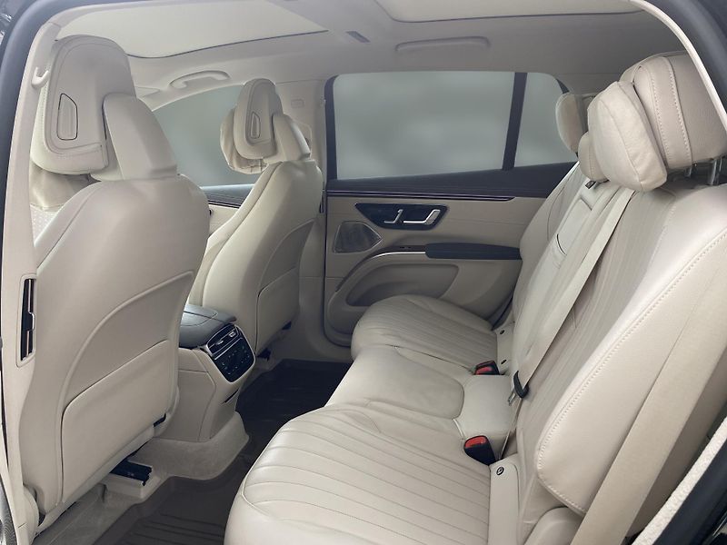 Mercedes-Benz EQS EQS SUV 450 4MATIC AMG ISP - fotka 15 z 27