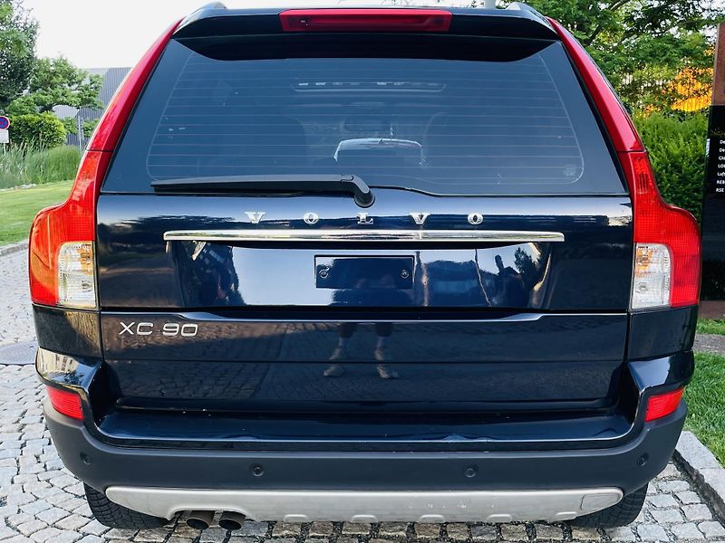 Volvo XC90 2.4D5 136KW 4x4 AUT SERVISKA - fotka 14 z 42