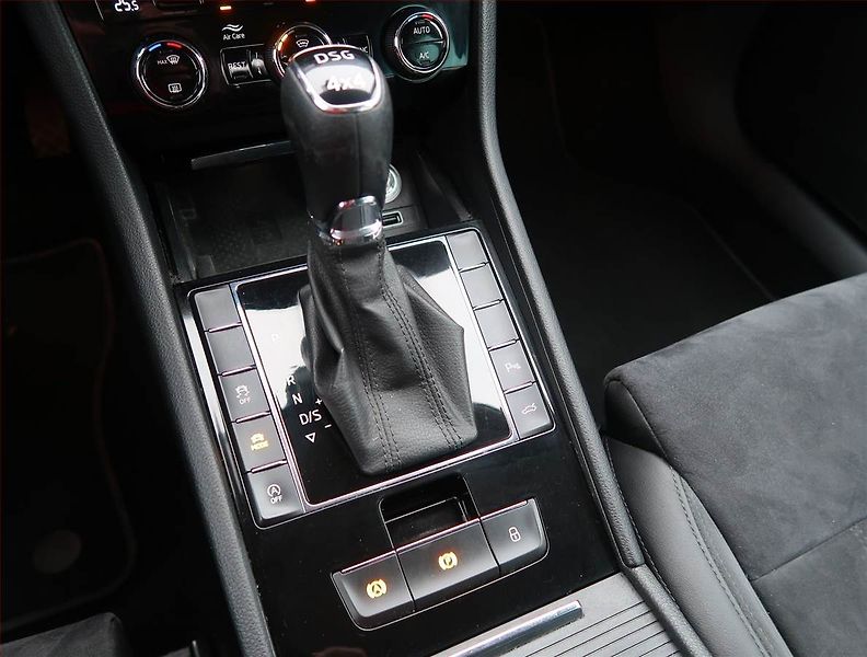 Škoda Superb (2018) 2.0 TDI, 4X4, Automat, Kůže - fotka 13 z 24