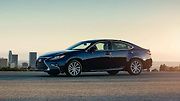 Lexus ES.