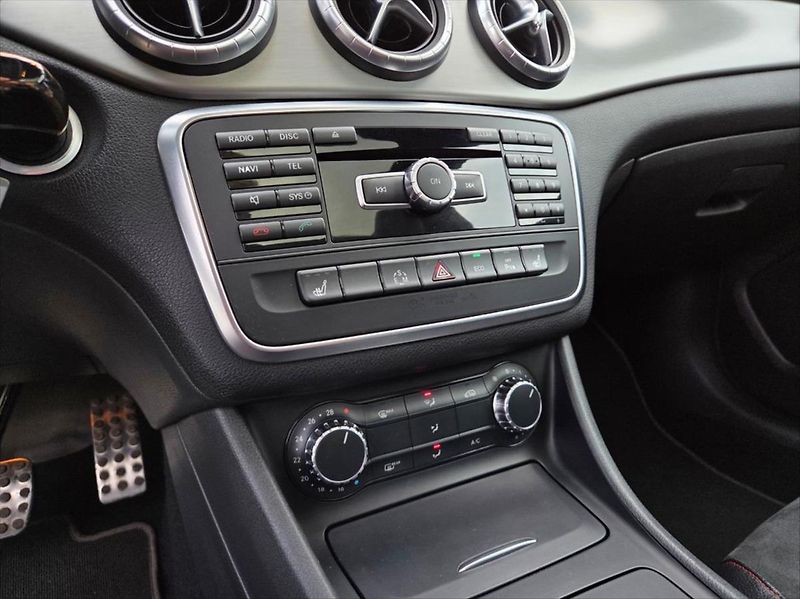 Mercedes-Benz CLA 1,8 100 KW 200 CDi automat - fotka 18 z 26