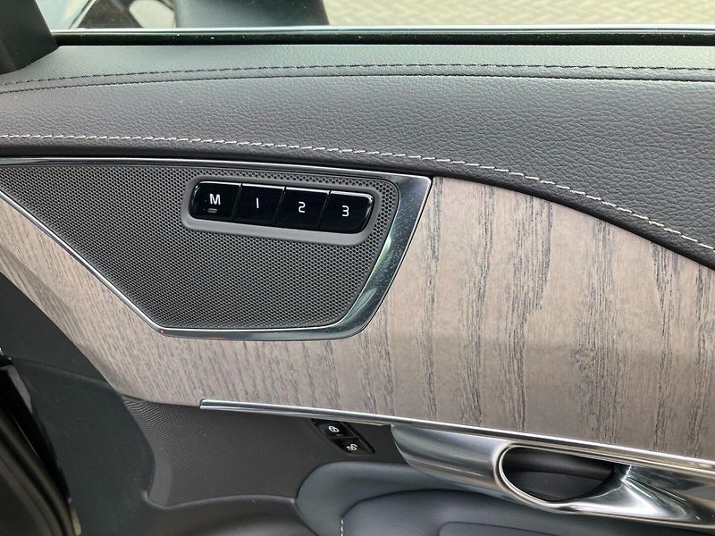Volvo XC90 (2022) B5 AWD DIESEL INSCRIPTION AUT - fotka 16 z 42