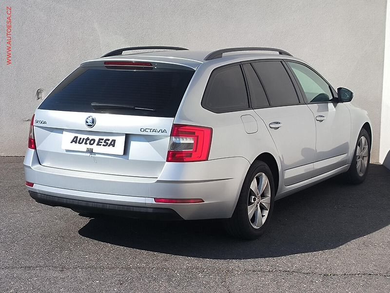 Škoda Octavia (2018) 1.6TDi, ČR, Ambition, zámek - fotka 4 z 18