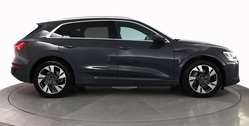 Audi Q8 e-tron 55 Quattro Kam LED Vzduch - fotka 5 z 32