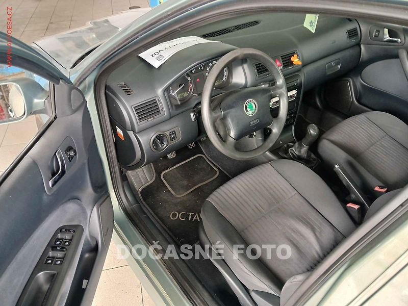 Škoda Octavia (2002) 1.6i Elegance, 2.maj,ČR - fotka 3 z 3