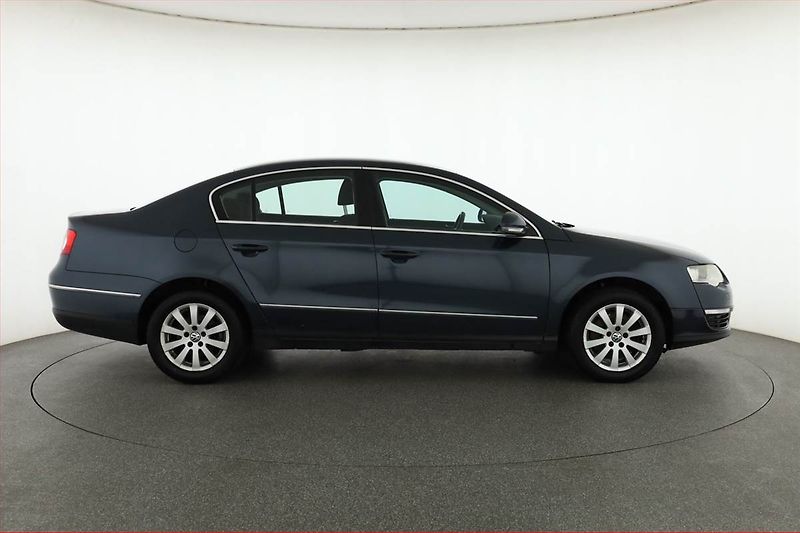 Volkswagen Passat (2009) 2.0 TDI, po STK, jezdí skvěle - fotka 6 z 13