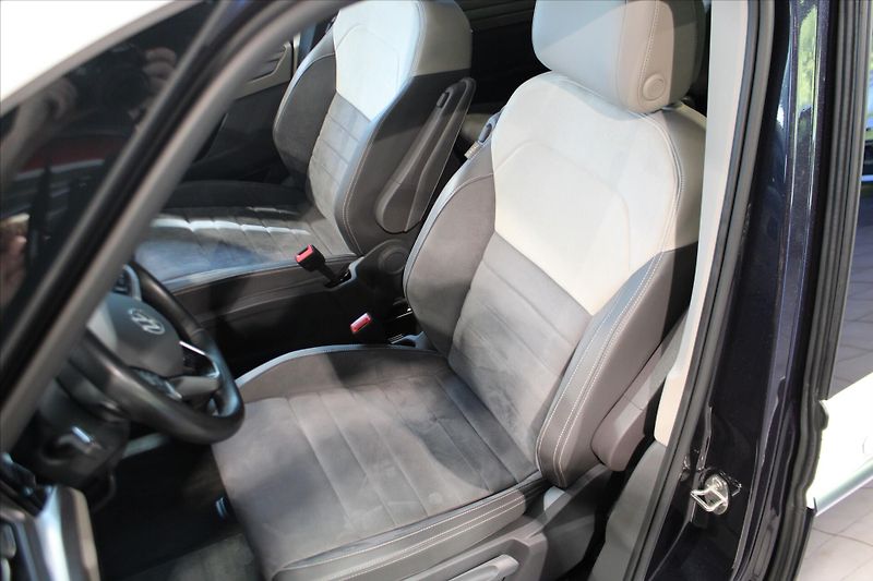 Volkswagen Multivan TDi DSG Style Long ACC/NezTop/ - fotka 9 z 33