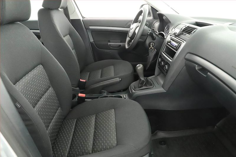 Škoda Octavia (2012) 2.0 TDI, Park. senzory - fotka 7 z 12