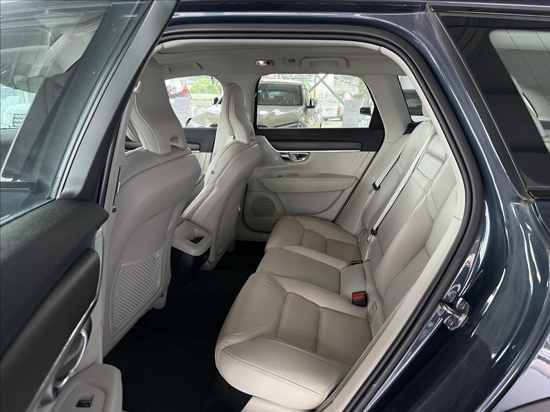 Volvo V90 2,0   173kW,CROSSCOUNTRY,SERVI - fotka 28 z 35