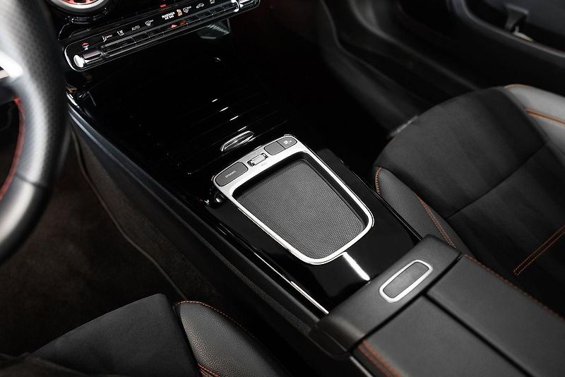 Mercedes-Benz Třídy A (2024) A 200d AMG Line - fotka 24 z 39