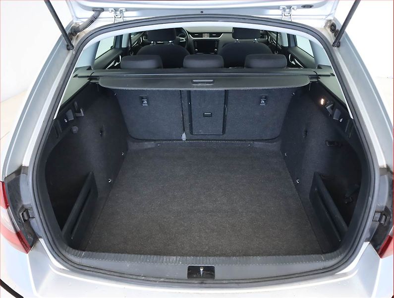 Škoda Octavia (2018) 2.0 TDI, Serv.kniha, Tempomat - fotka 14 z 20