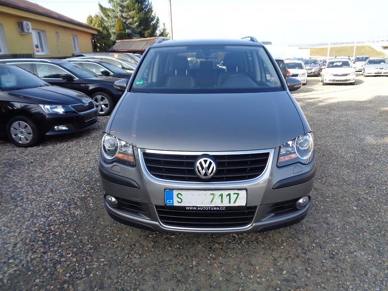 Volkswagen Touran 1,4 TSI CROS - fotka 2 z 15