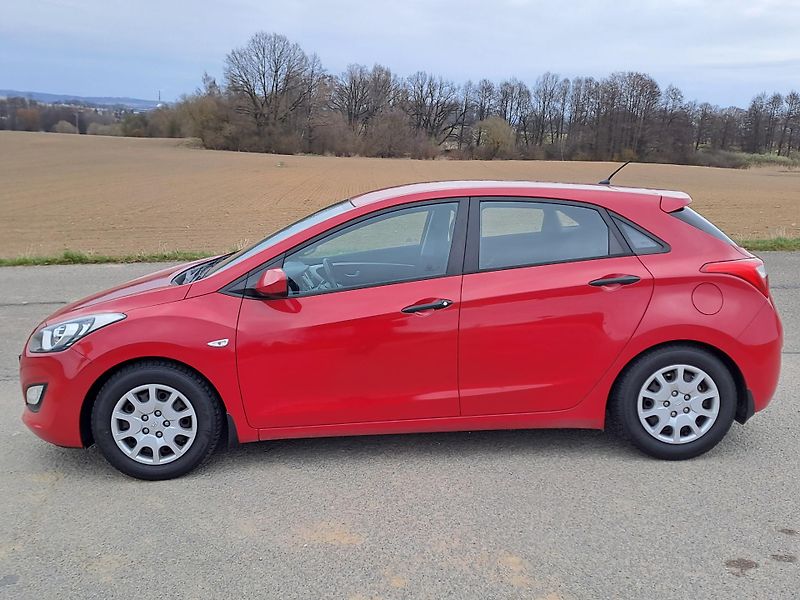 Hyundai i30 1.4i PĚKNÝ STAV, SERVISKA - fotka 8 z 32