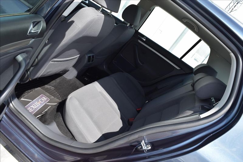Volkswagen Golf 1,9 TDI 77KW 4X4 PO ROZVODECH - fotka 18 z 46