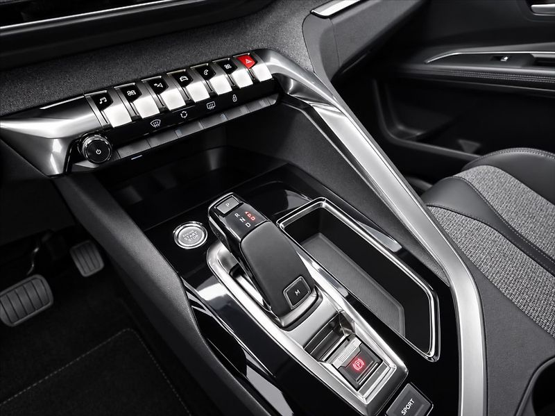 Peugeot 5008 1,6 7 míst/Tažné/Aut/Navi - fotka 13 z 18
