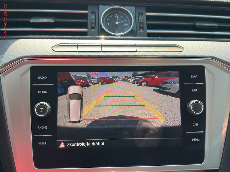 Volkswagen Passat (2019) 2.0TDI 4x4, ČR, DSG, navi - fotka 14 z 18
