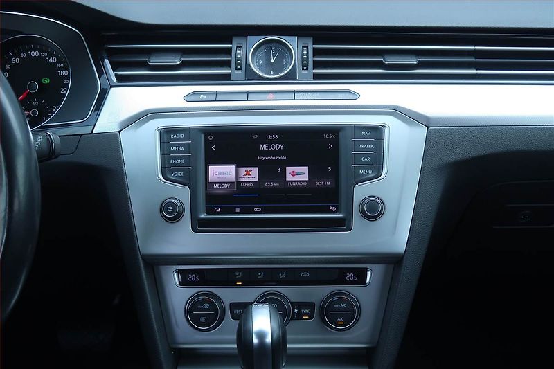 Volkswagen Passat (2017) 1.6 TDI, Automat, Serv.kniha - fotka 12 z 24