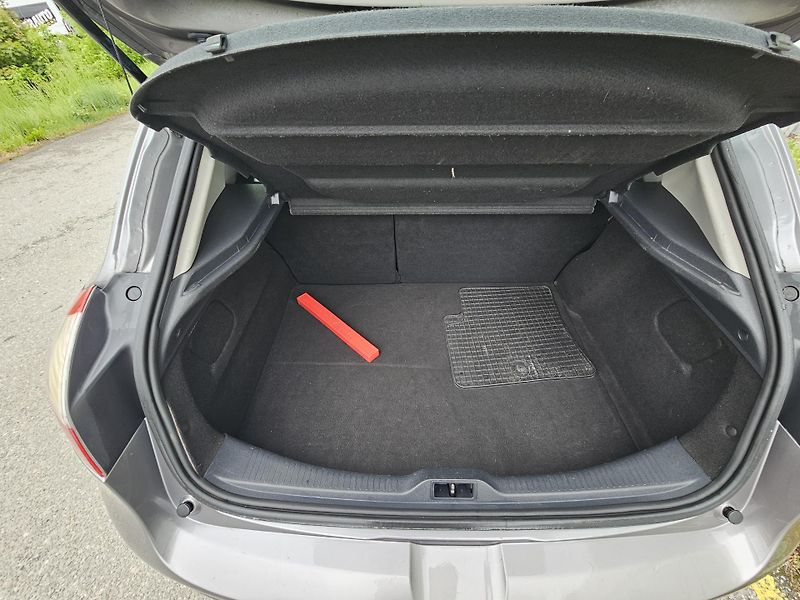 Renault Mégane (2010) 1.6i , KLIMA - fotka 16 z 17