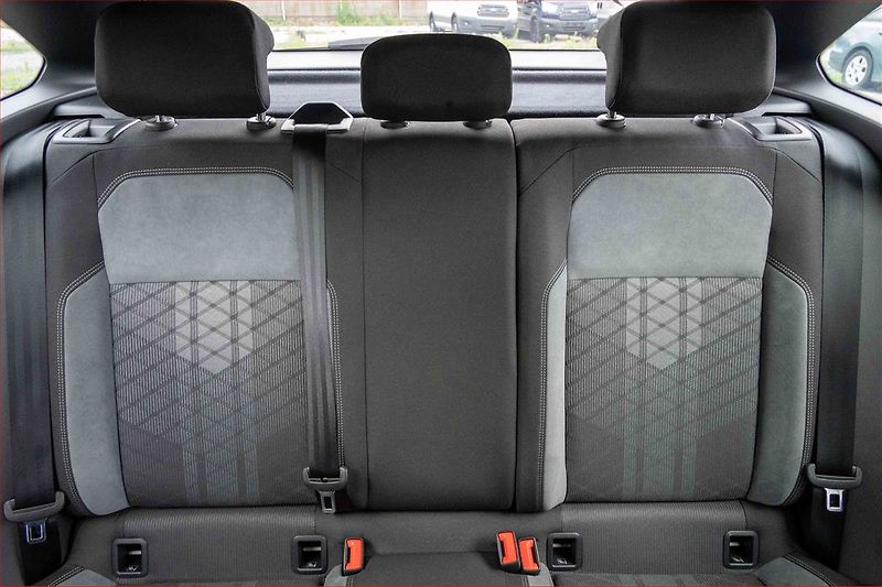 Volkswagen Taigo (2022) R-Line 1.0 TSI - fotka 10 z 16