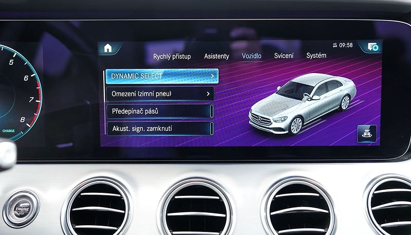 Mercedes-Benz Třídy E E 200 4Matic AMG/LED/360/ČR - fotka 36 z 40