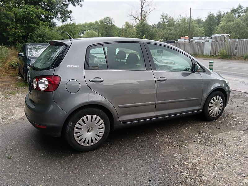 Volkswagen Golf Plus 1,6 i DSG  Goal - fotka 12 z 19