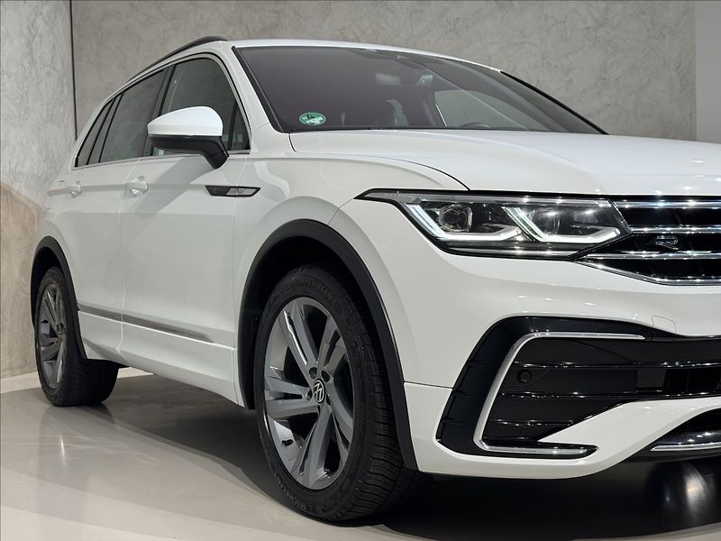 Volkswagen Tiguan 2,0 TDi  DSG R-Line IQ Light K - fotka 5 z 46