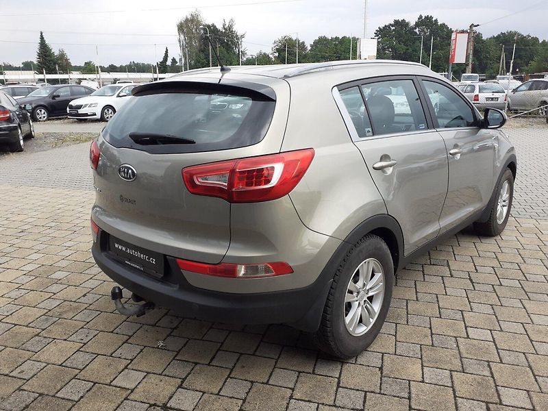 Kia Sportage (2011) 2.0 GDi 4x4 ČR - fotka 4 z 32