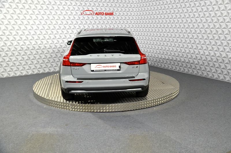 Volvo V60 (2024) CC B5 Ultimate AWD AT - fotka 6 z 25