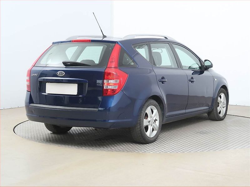 Kia Ceed (2009) 1.6 CVVT, nová STK, zamluveno - fotka 5 z 14