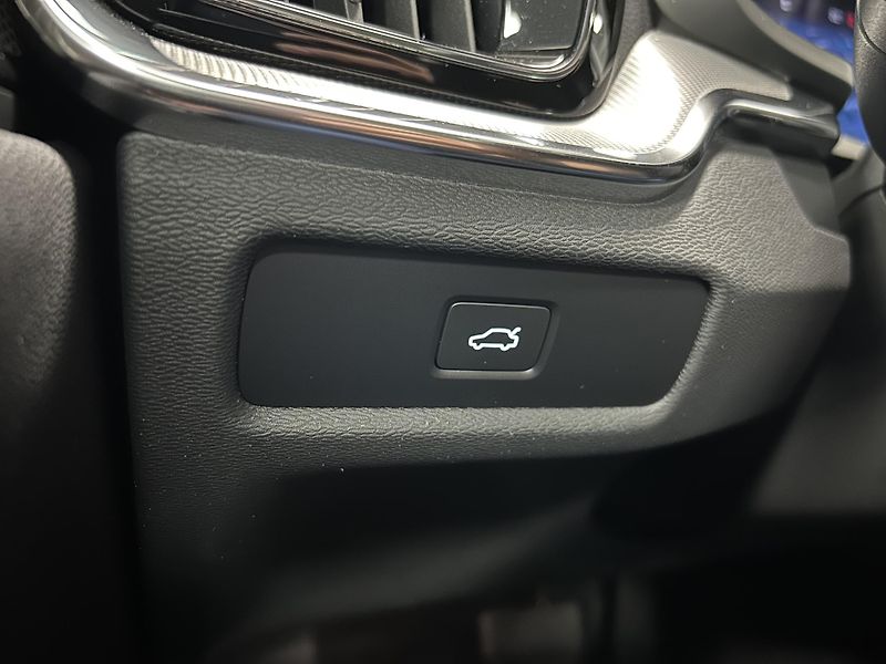 Volvo V60 (2025) ULTRA DARK DCT LED Panora HUD - fotka 15 z 43