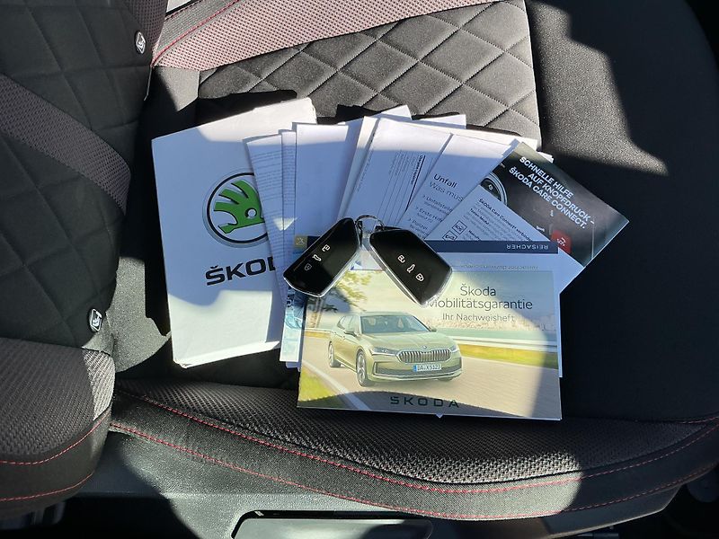 Škoda Octavia (2023) RS Combi 2,0TSI DSG - fotka 32 z 32